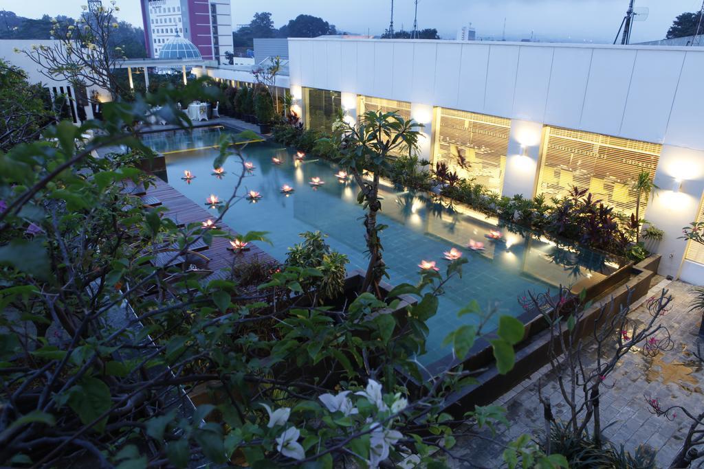 Hotel Santika Bogor Exterior photo
